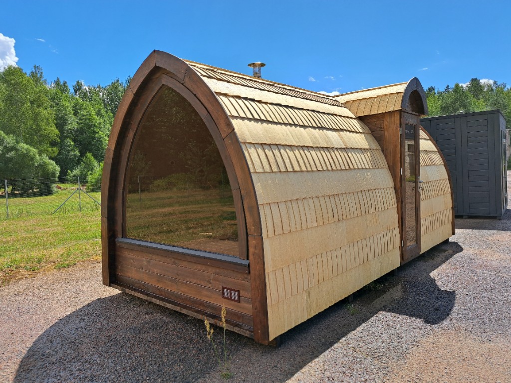 Iglu pirtis su auksiniais šindėliais