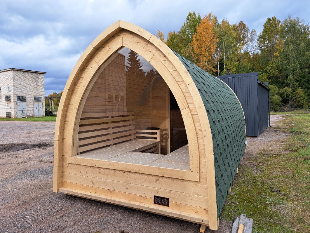 Iglu pirtis su stikline siena